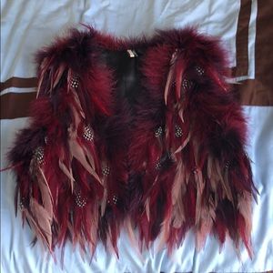 Feather sleeves vest (not real fur )
